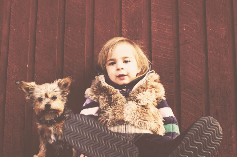 Kind & Hund